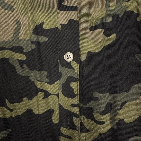 Rock & Republic Camouflage button up. NWT. Size XS. - Picture 4 of 9